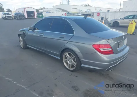 2013 Mercedes-Benz C 350 Sport из США, поврежденный, VIN WDDGF5HB3DR291164